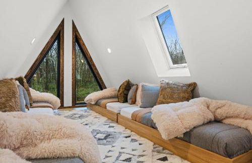 Hot Tub Sauna Spacious Backyard Luxury - Photo 2