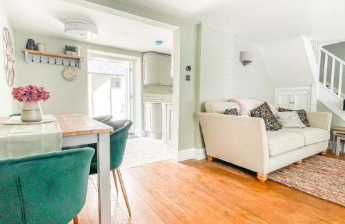 Beautiful 2 Bedroom Cottage with Private Courtyard in Arundel Centre - Foto 8