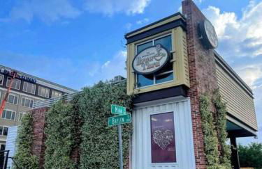 Walk to downtown seafood market Bay views - Foto 33