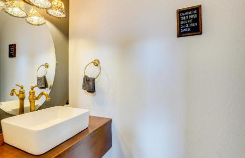 Mtn-View Haven with Hot Tub! 28 Mi to Mt Rose Ski - Foto 15