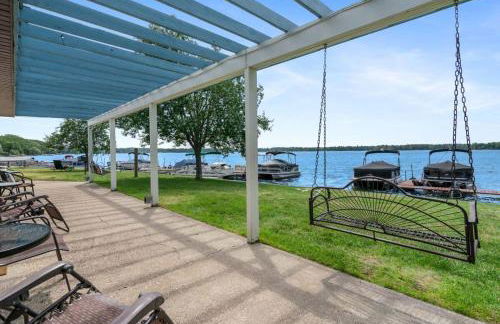 King Suite with Scenic Views at Fife Lake Lodge - Foto 9