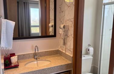 FLAT ACONCHEGO, no centro, perto de tudo, linda vista! - Foto 8