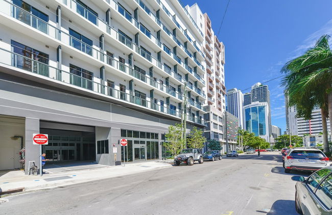 Luxury 3BR with Private Rooftop - Photo 29