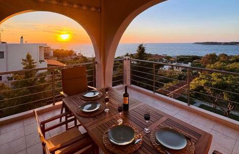 Unick Seaview Luxury Living - Photo 1