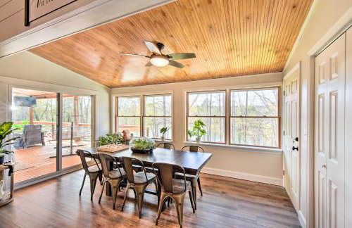 Townville Lake House with Private Dock, Kayaks! - Foto 7