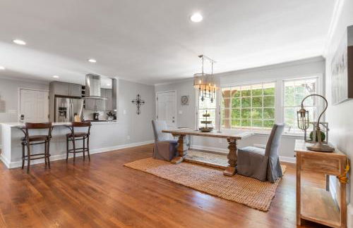 Fully Fenced Rustic Home Minutes From Truist Park - Foto 2