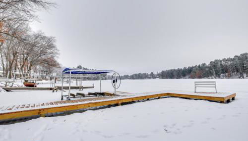 Stylish Chetek Hideaway with Lake and Dock Access! - Foto 2