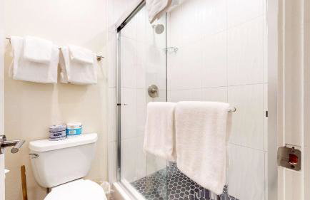 Mid Century Modern Cabin #212 - Walk to Village - Foto 42