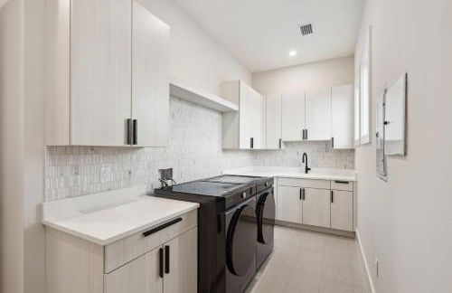 La Villa Nadia - Lakefront Luxury Vacation Rental in Destiny with Private Pool - Foto 22