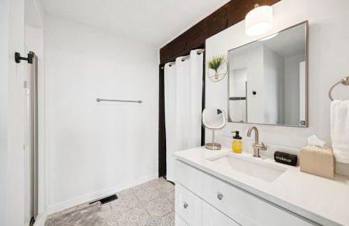 Mt Adams Lookout with Best City View and Parking - Foto 67