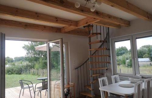 Dom nad jeziorem z prywatnym pomostem i linią brzegową - Foto 16