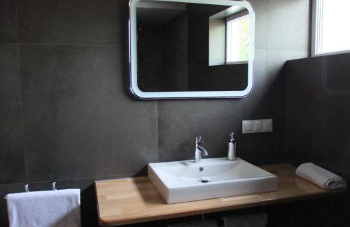 Jeziorosfera. Stodoła przy wodzie. - Foto 20