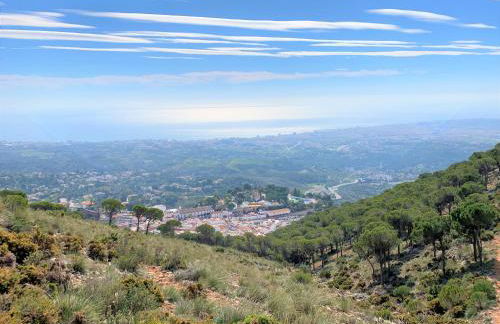 Villa with a big garden and heated pool - Photo 46