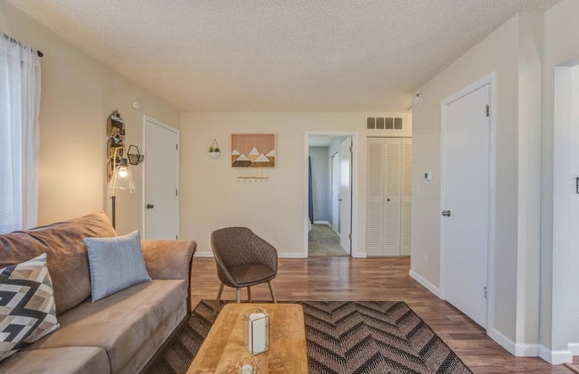 2BR Aptmt Parks Private Deck, Mountain Views! - Photo 14