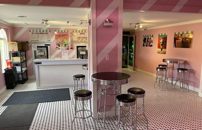 The Regal Hideaway - Photo 41