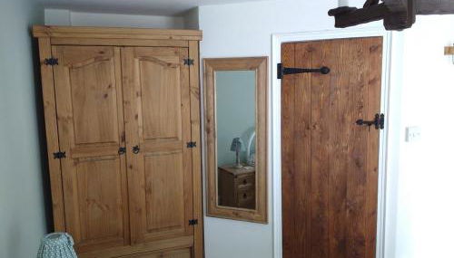 Dormouse 18th Century Holiday cottage - Foto 5, wardrobe