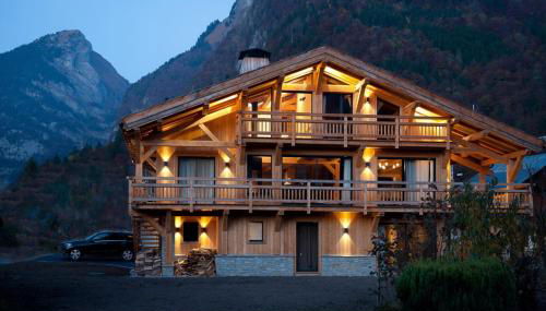 Chalet spacieux à Samoëns de 210 m² avec jacuzzi et jardin - Foto 2