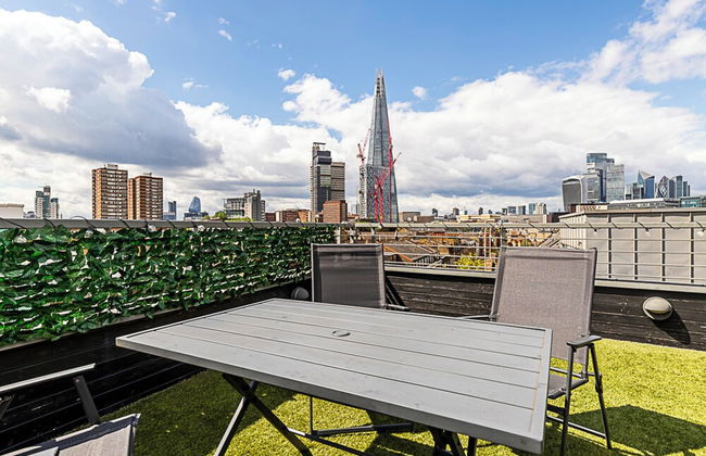 Modern Haven With Terrace View & Urban Charm - Foto 24