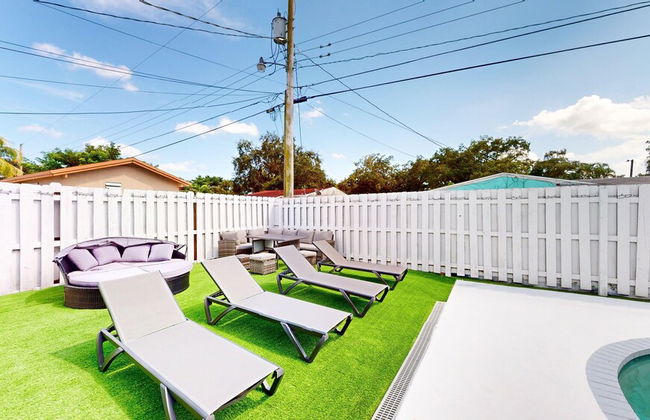 Casa Lucia 5 Bedroom Home With Pool Near Hard Rock Casino - Photo 23