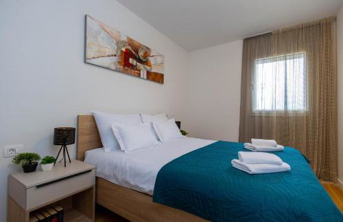 Apartment - free parking in garage , mountain and seaview , quiet neighbourhood - Photo 19