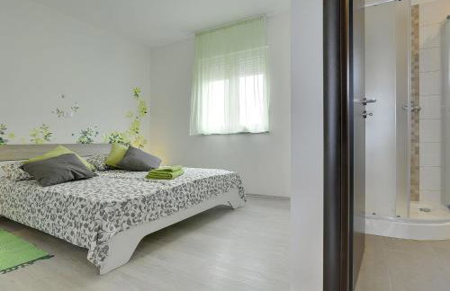 Detached Villa With Pool and Large Garden in Quiet Area Near the Sea - Foto 40