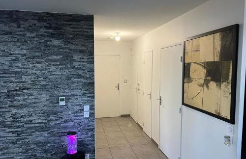 T2 cosy et rénové avec terrasse - proche de Lyon - Foto 20