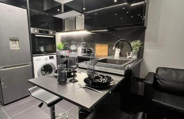 Luxury Black and White Interior Apartments & Rooftop Terrace - Foto 9