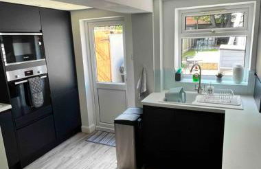 Modern 2 Bed House in Rainham, Kent - Central Location - Foto 27