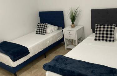 Relaxing Retreat 2BR Oasis with Pool and Outdoor BBQ - Foto 33