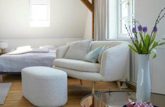 Stylish Apartment In A Historic Country House - Photo 9