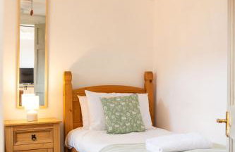 Cosy Cotswolds Cottage Farm Stay - Shepherds Rest - Photo 19