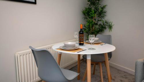 #34 Two bed apt Private Parking Stylish & homely - Foto 2