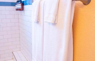 The Botanical Suite Newly Built Upscale Central - Photo 26