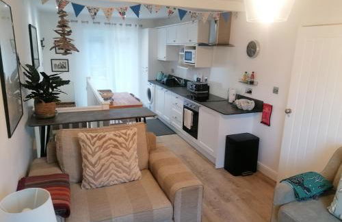 Two Sails Brixham - Spacious modern family seaside home - parking - wood-burner - dog friendly - Photo 17