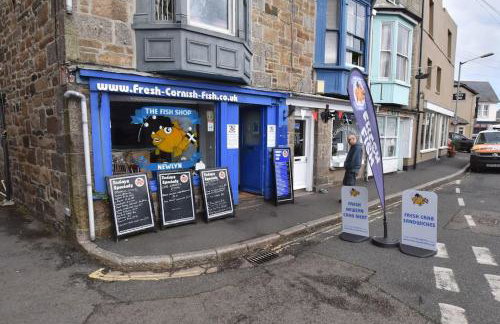 Family House - Breath Taking Views Over Mounts Bay - Photo 46