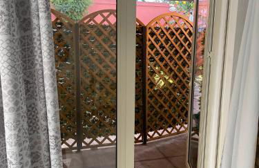 THE YELLOW HOUSE - Photo 12