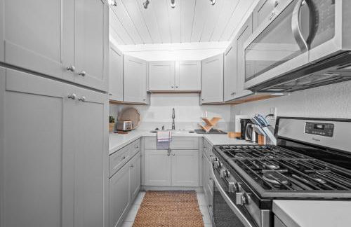 Modern Eclectic 2BR Near Petco, Balboa Park & Zoo - Foto 12