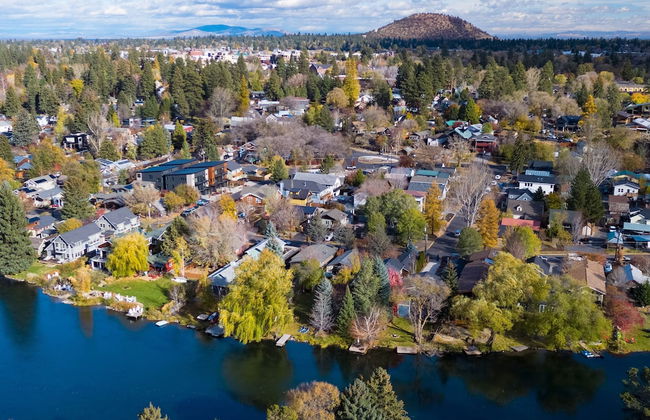 Riverfront Bend by Avantstay Private Dock Kayaks Large Yard w Views Hot Tub - Foto 32