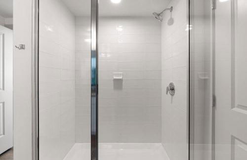 Bright Spacious 2BR 2BA Open Layout - Foto 9