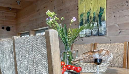 traumHaff Küstenchalets - einzigartige Chalets an der Ostsee. Ganz aus Lärchenholz mit Kamin und Sauna - Foto 3