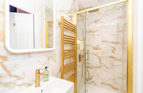 Dragon Suites Luxury Apartments at Rutland Square - Photo 45