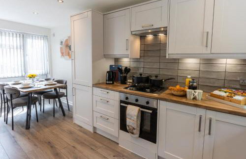 Modern 4BR House - Sleeps 10 - Central Birmingham - FREE Parking - Foto 7