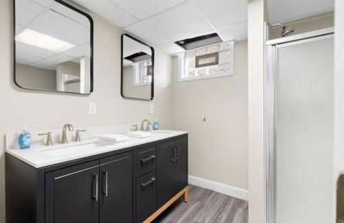 Inviting 4BR2BA in Oakley with 2 Park Spots & Lg Deck - Foto 15