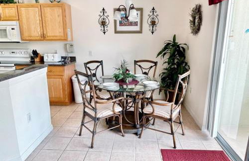 Cozy 4 Bed Pool Home With Game Room 4 Bedroom Home by RedAwning - Foto 16