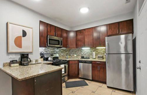 Modern & Furnished 2BR Apt with In-unit Laundry - Sunnyside 2E - Foto 7