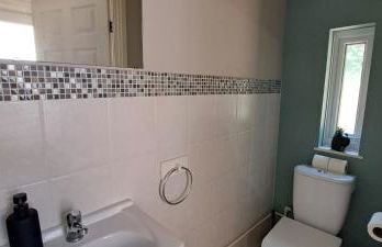 Charming 3 bed near A1 and central Peterborough - Photo 7