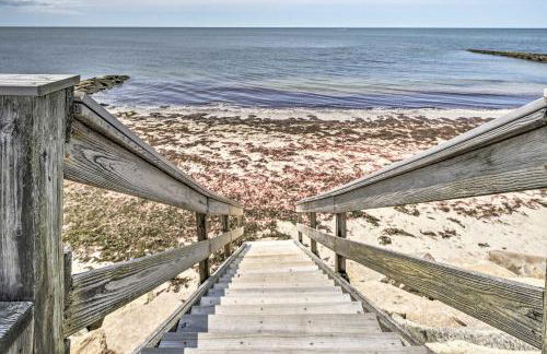 Oceanfront Gem with Sunroom and Fireplace in Cape Cod - Foto 32