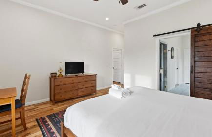 Chestnut Ember by AvantStay Indoor-Outdoor Living Firepit Balcony Near Downtown Austin Hotspots - Foto 17