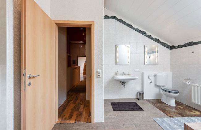 Modern Holiday Home in Pinsdorf With Garden - Photo 51