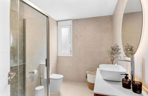 Frontline Beach Apt with Terrace - Foto 41